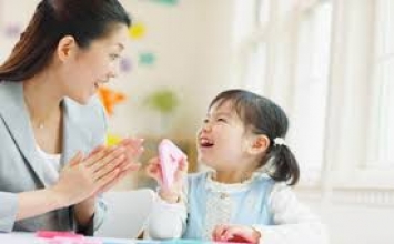 Dạy con biết động viên và cảm thông